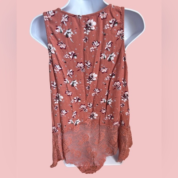 BKE GIMMICKS FLORAL LACE BOHO TOP - Picture 3 of 4